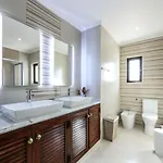 V3, Belo Horizonte Near Beach, Villa *